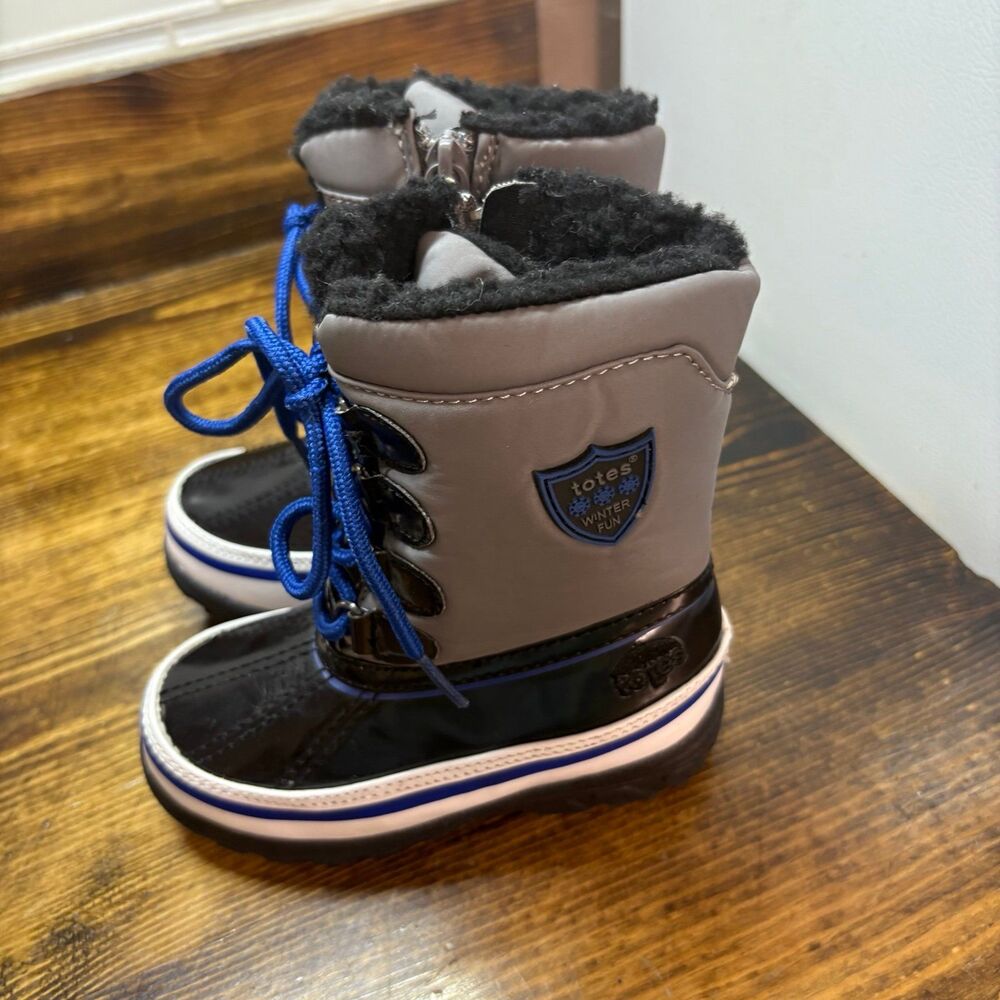 Totes Gray And‎ Black Snow Boots Size 8